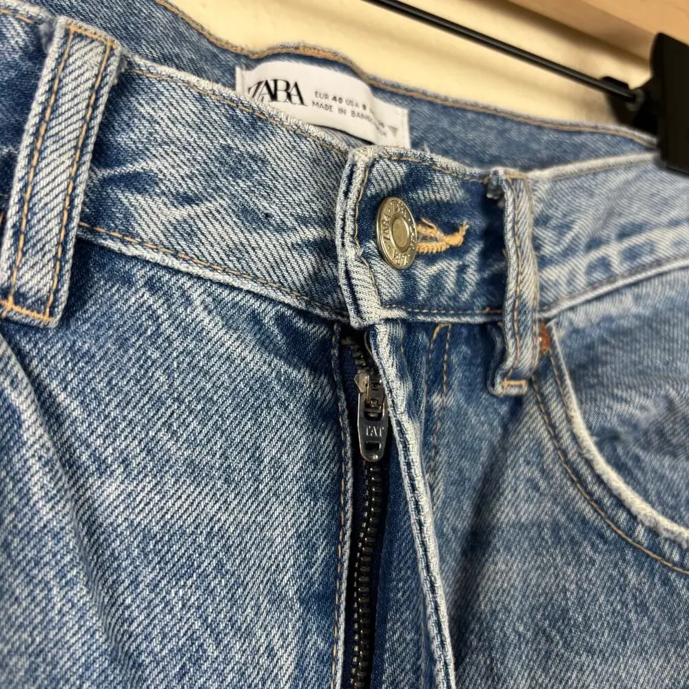 Zara Women's High Waisted Straight Leg Jeans Size 8 Medium Wash